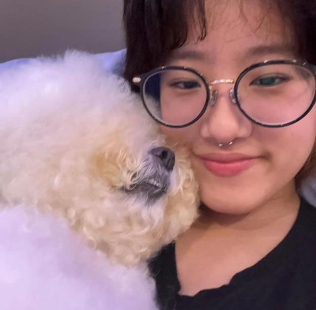 贾静雯女儿分享假期家人合照 与小S大女儿自拍好甜美