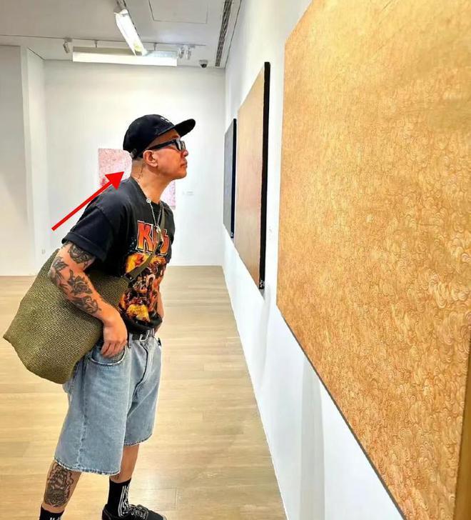 47岁李心洁办画展众星捧场，具俊晔现身引热议