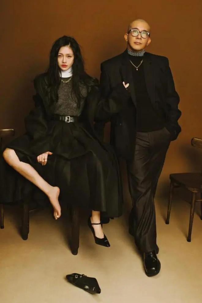 47岁李心洁办画展众星捧场，具俊晔现身引热议