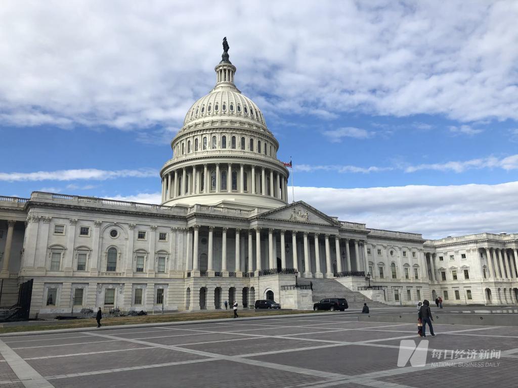 美国史上首次！众议长麦卡锡被罢免，上任时即埋“祸根”，共和党内部分裂加剧，民主党真就高枕无忧了？