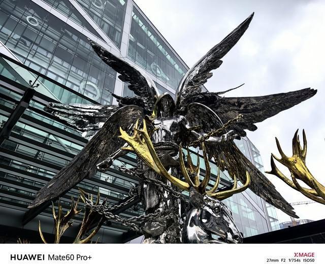 华为Mate60 Pro 上手评测：遥遥领先的不止是双卫星通信