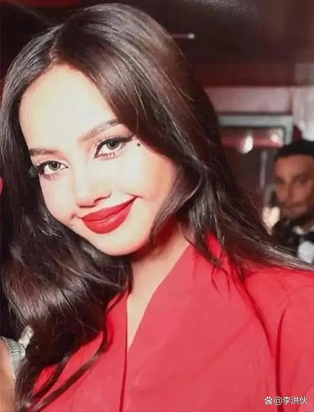 Lisa没白表演，赚了流量，稳定了爱情，打通了欧美市场？