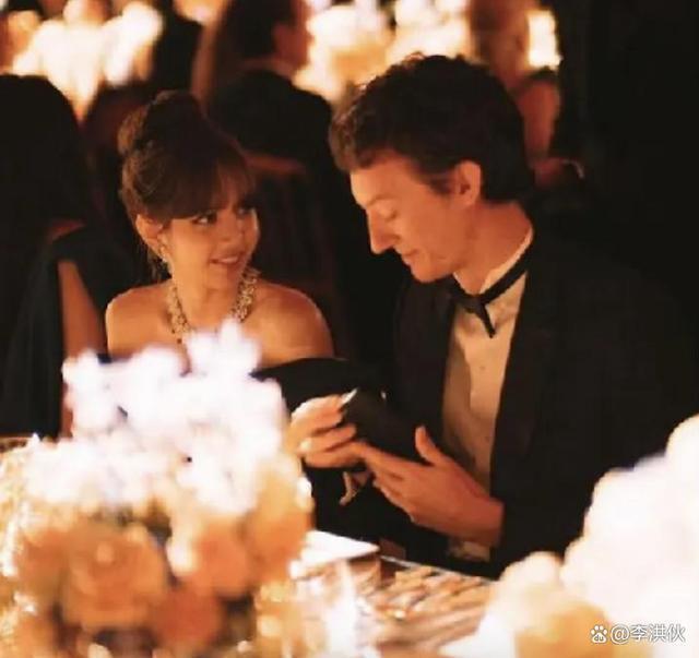 Lisa没白表演，赚了流量，稳定了爱情，打通了欧美市场？