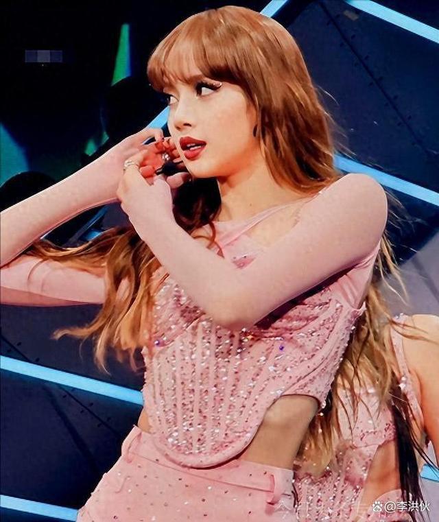 Lisa没白表演，赚了流量，稳定了爱情，打通了欧美市场？