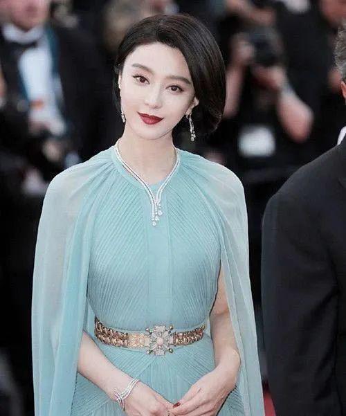 她下凡怎么又脸着地了？
