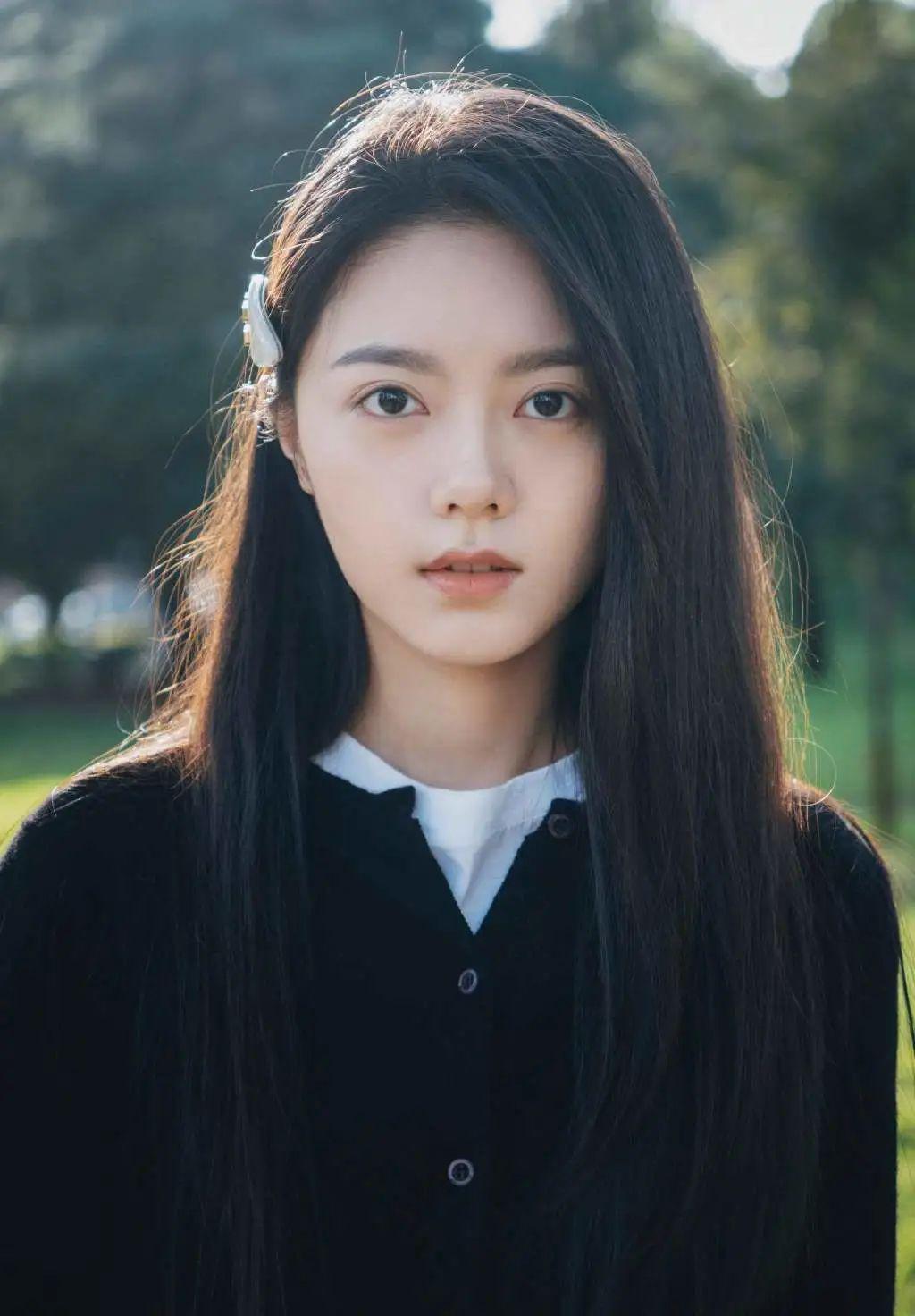 她俩到底谁改年龄了?