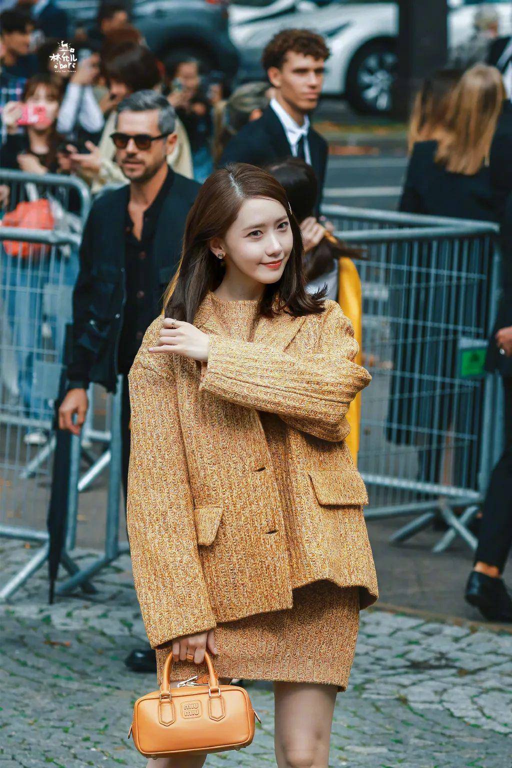 她俩到底谁改年龄了?