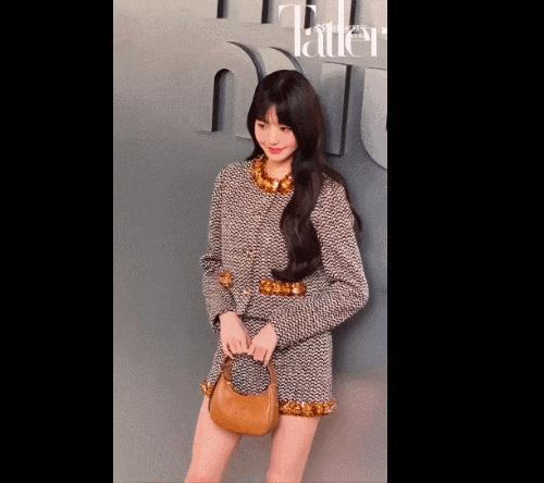 她俩到底谁改年龄了?