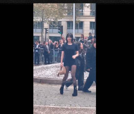 她俩到底谁改年龄了?