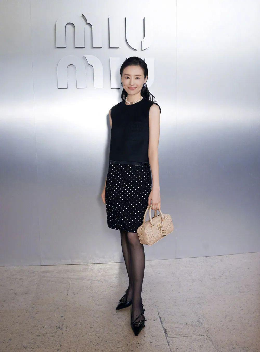 她俩到底谁改年龄了?