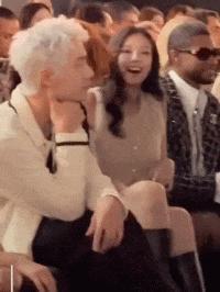 她俩到底谁改年龄了?