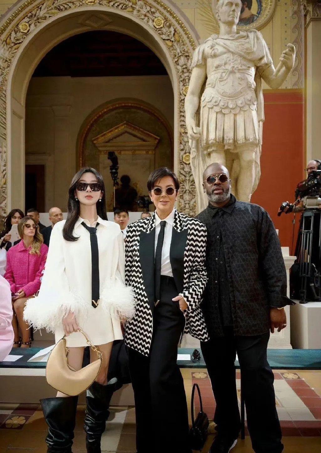 她俩到底谁改年龄了?