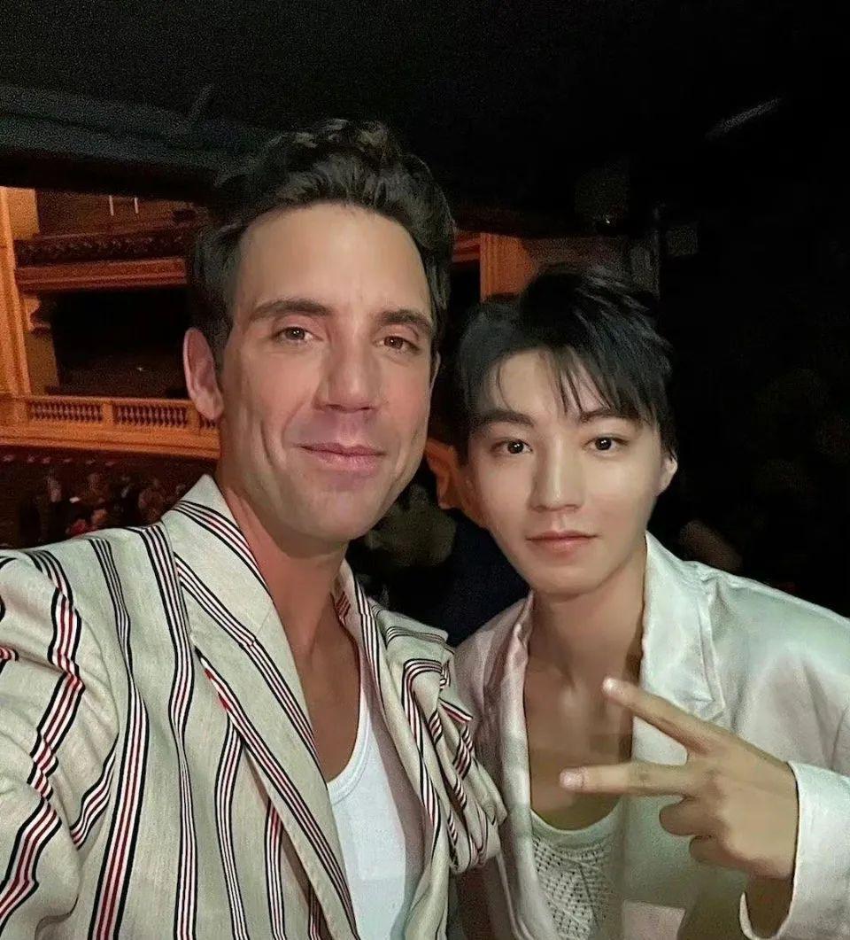 她俩到底谁改年龄了?