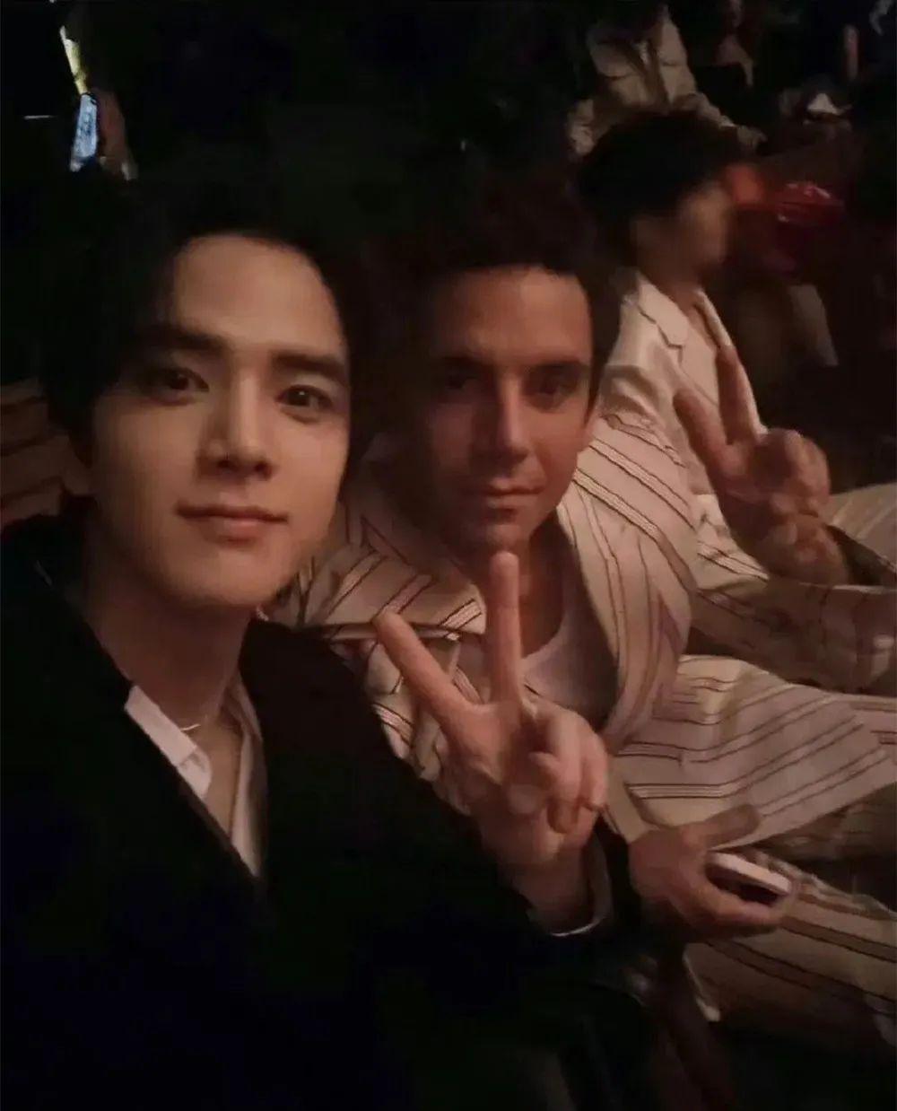 她俩到底谁改年龄了?