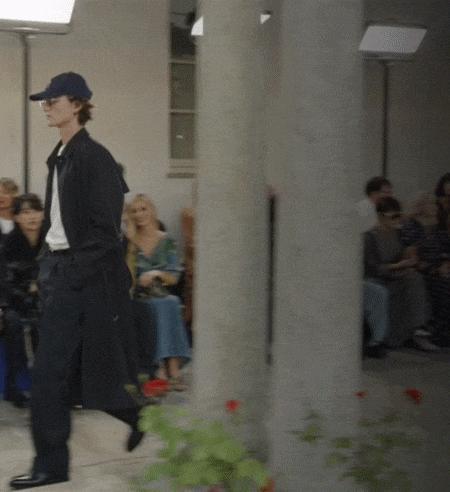 她俩到底谁改年龄了?