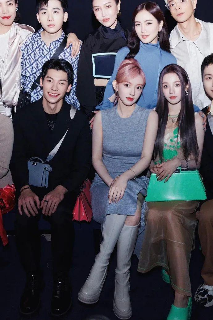 她俩到底谁改年龄了?