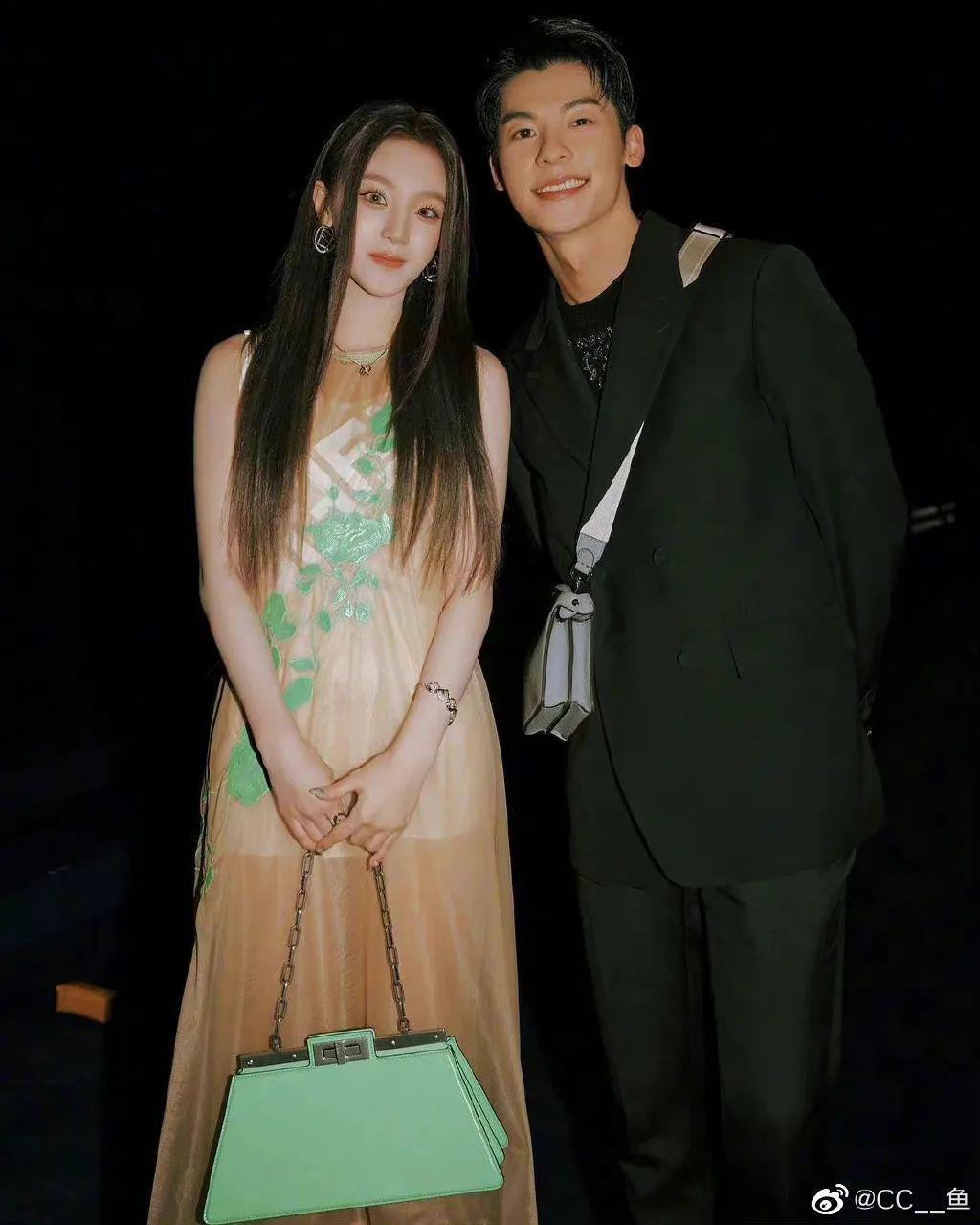 她俩到底谁改年龄了?