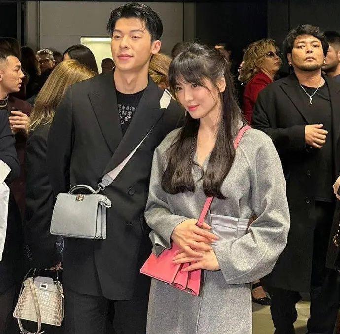 她俩到底谁改年龄了?