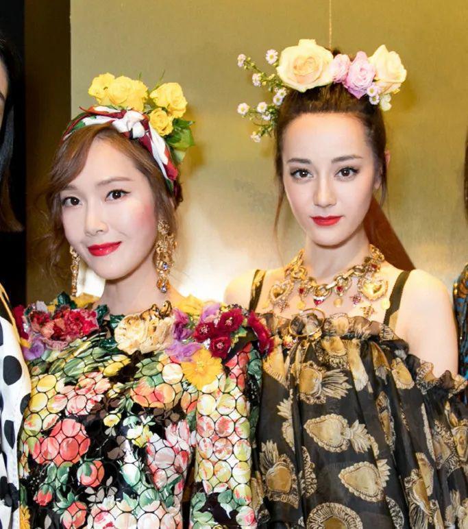 她俩到底谁改年龄了?