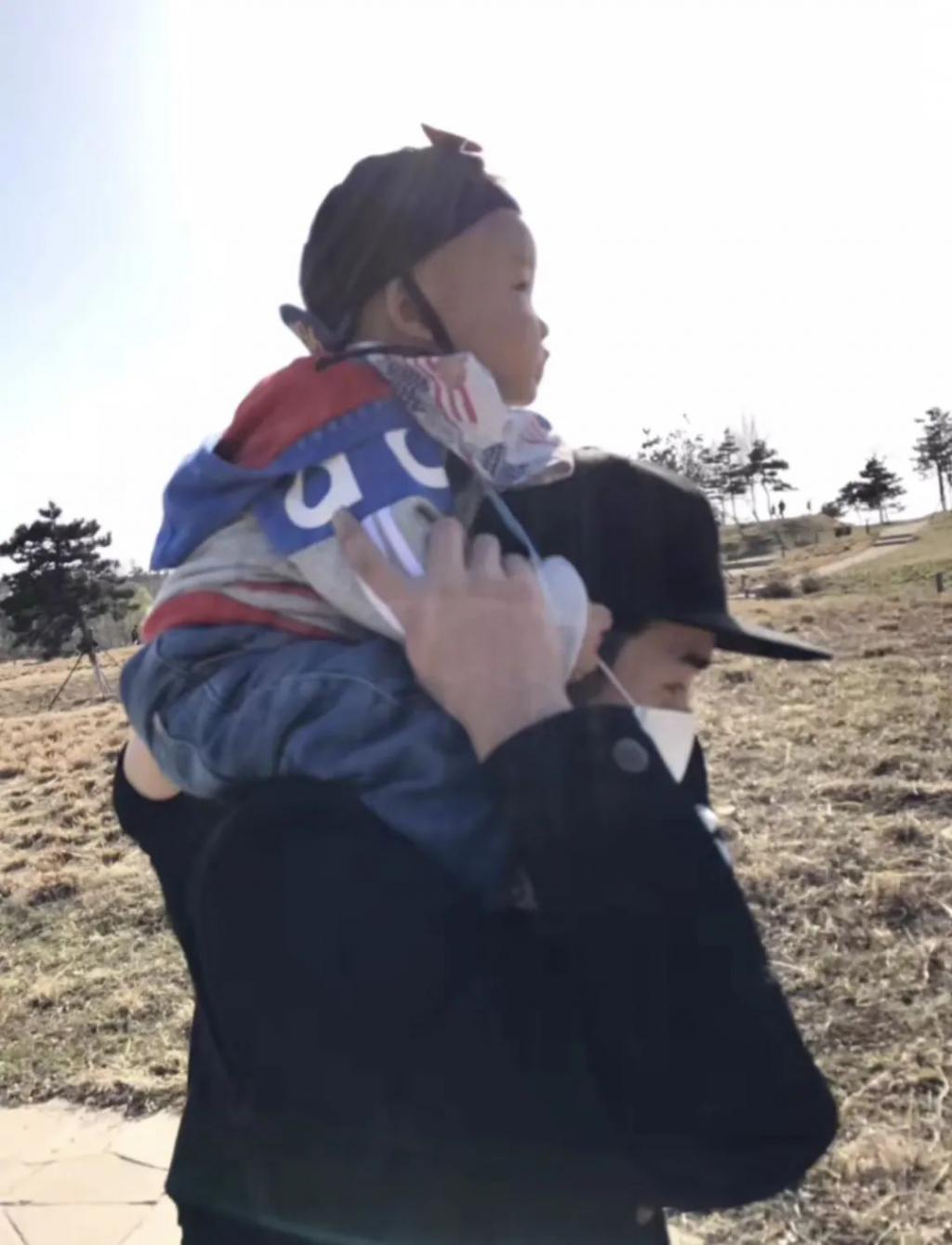 还记得《欢乐喜剧人3》的冠军文松吗？原来他和妻子这么甜！