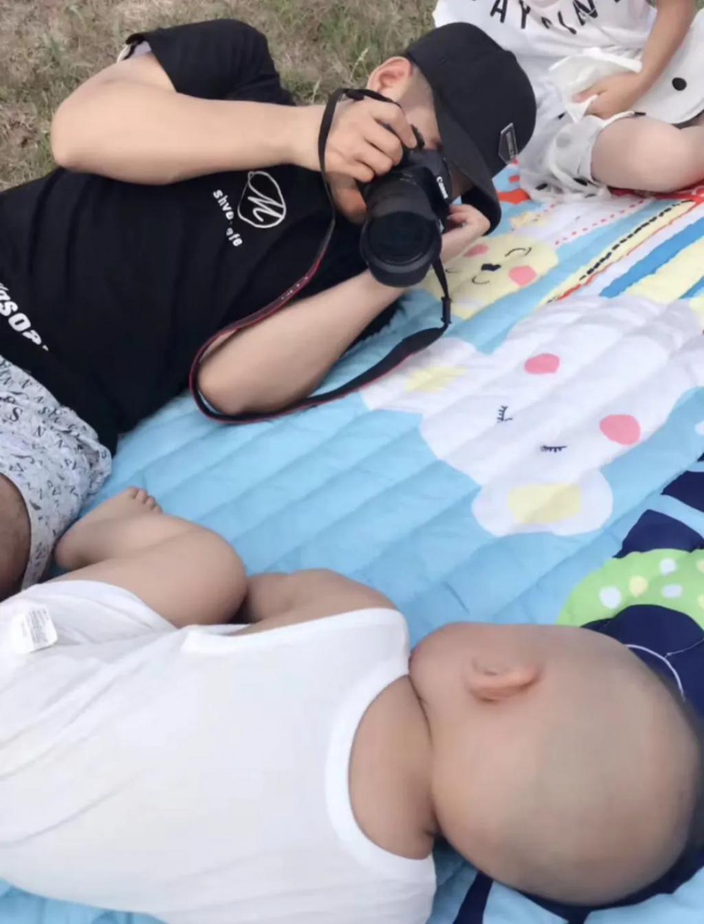 还记得《欢乐喜剧人3》的冠军文松吗？原来他和妻子这么甜！