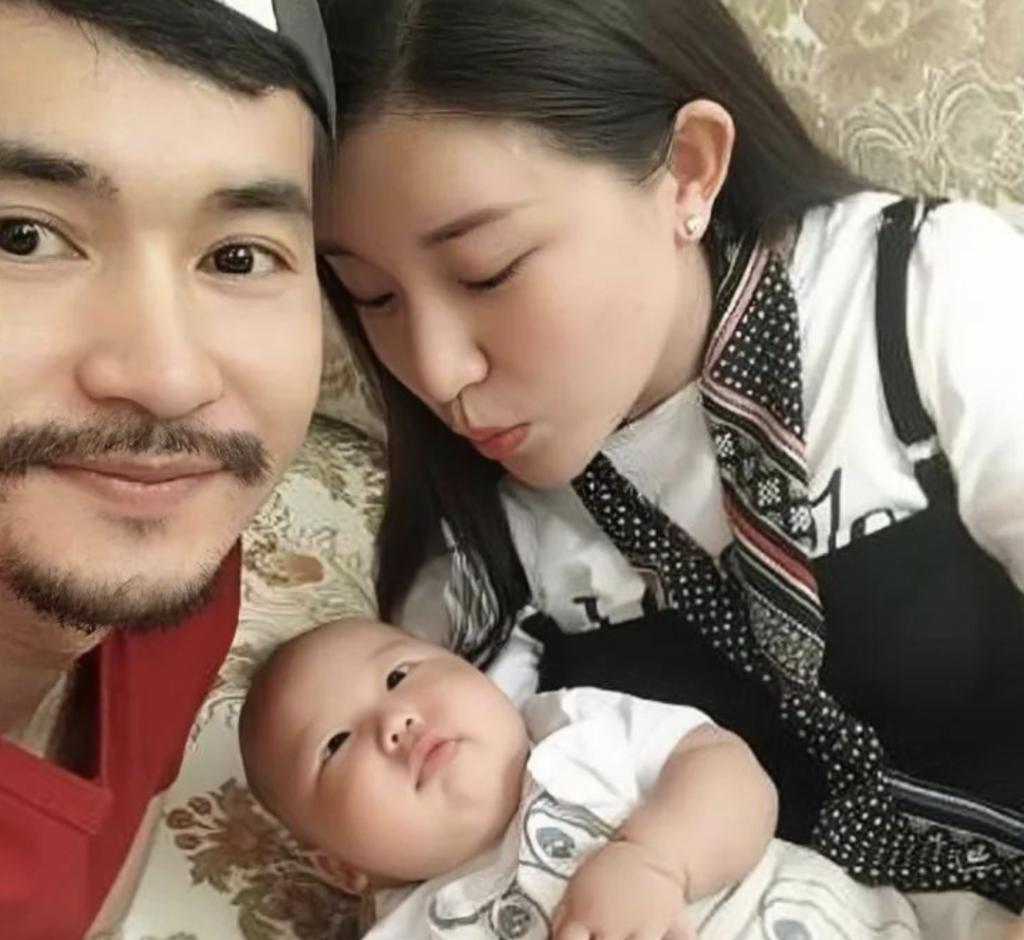 还记得《欢乐喜剧人3》的冠军文松吗？原来他和妻子这么甜！