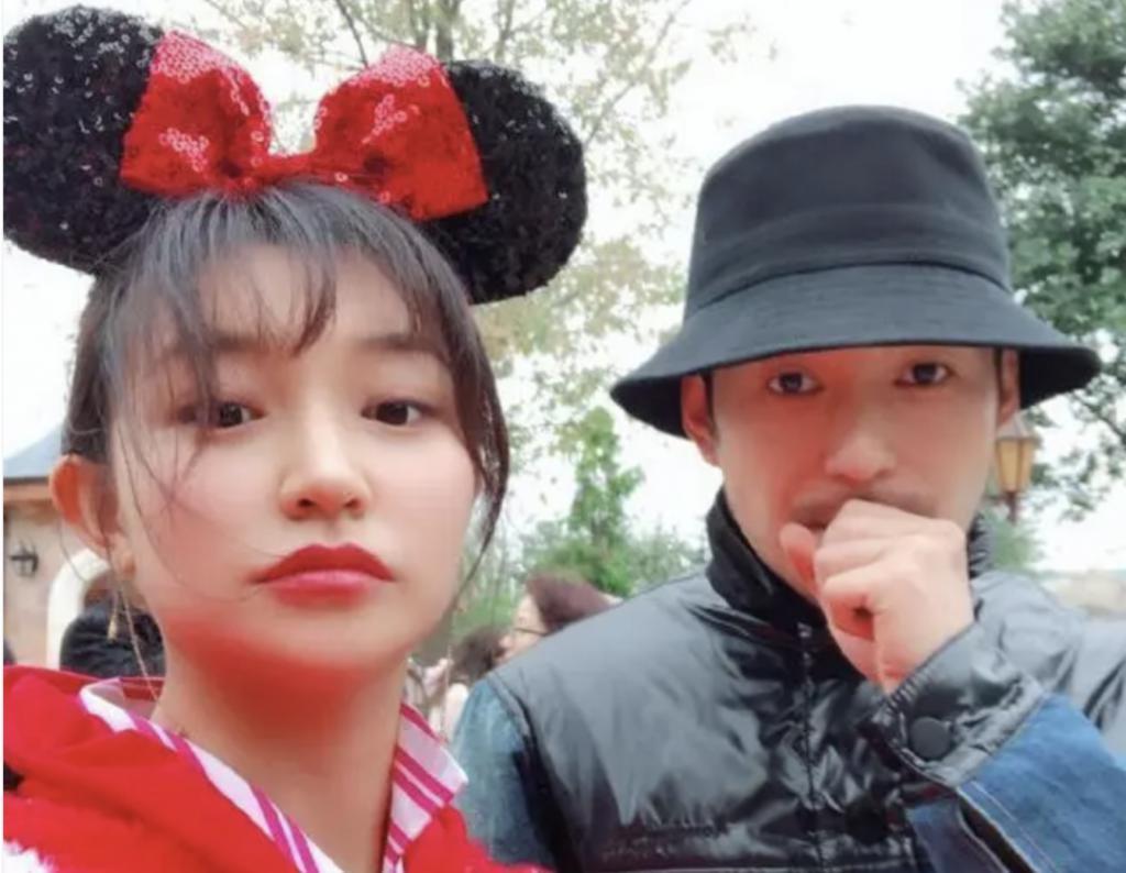 还记得《欢乐喜剧人3》的冠军文松吗？原来他和妻子这么甜！