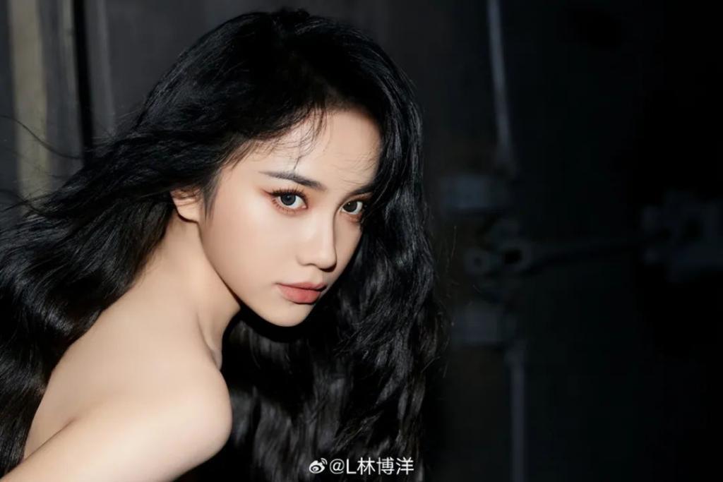 《坚如磐石》林博洋神秘风情太惊艳！漂亮谋女郎潜力十足