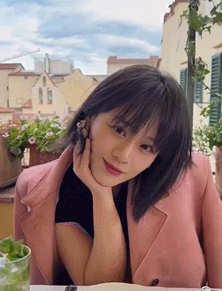 马思纯巴黎街拍太美了！8套私服全种草，打底衫 牛仔裤这套太太太显瘦了！