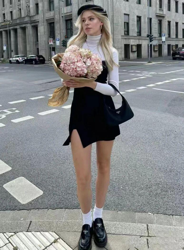 马思纯巴黎街拍太美了！8套私服全种草，打底衫 牛仔裤这套太太太显瘦了！