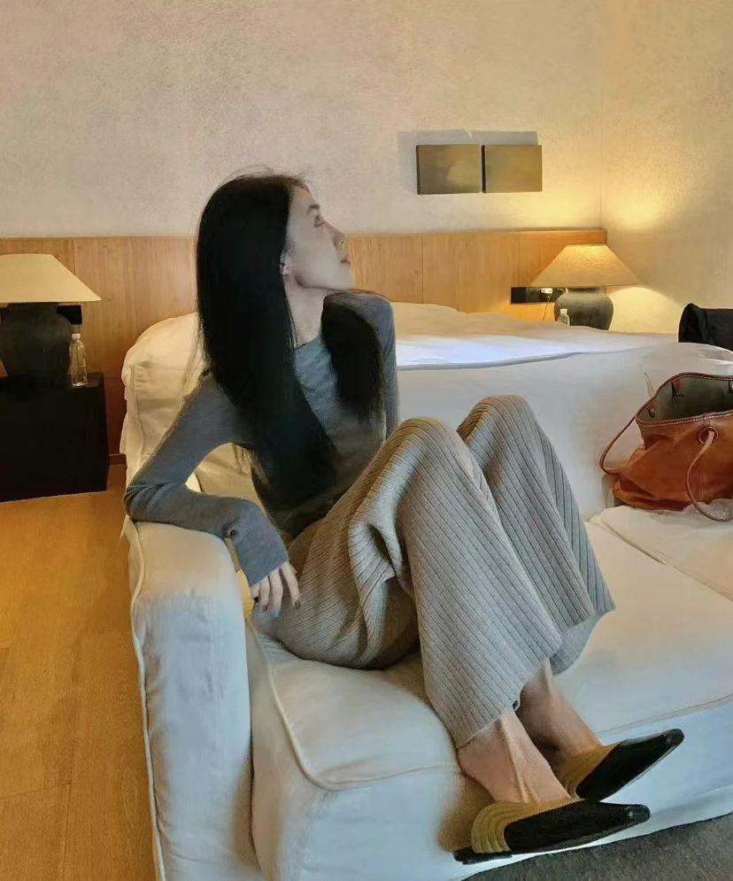 马思纯巴黎街拍太美了！8套私服全种草，打底衫 牛仔裤这套太太太显瘦了！