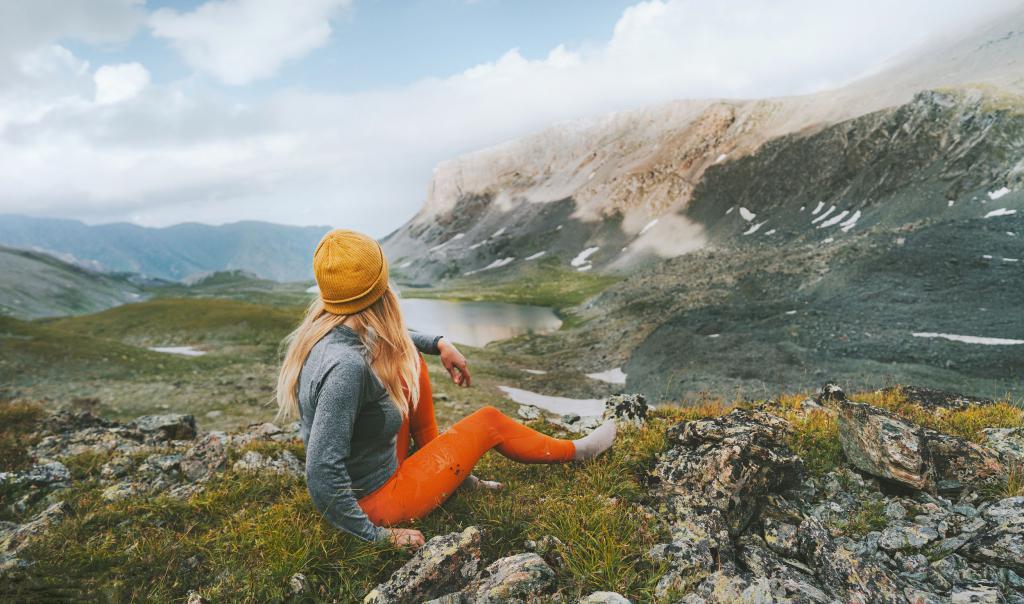 年轻人开始流行抱树：无厘头却有意义