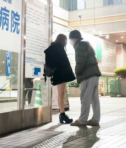 日本东京一地站街招嫖现象严重，警方逮捕35名女性，她们竟为了赚钱给牛郎和偶像