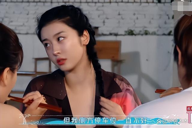 乔欣否认背刺女司机，指责网友无中生有，堵路言论再度被扒槽点多