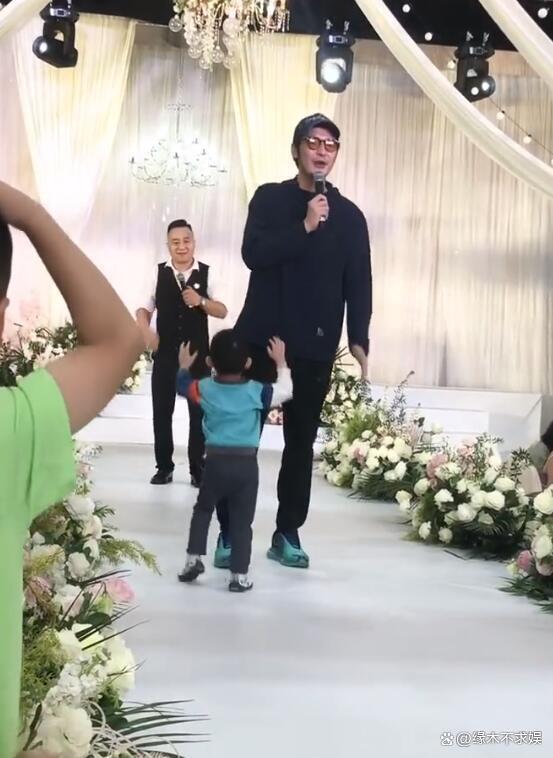 曝金世佳一家3口参加婚礼,儿子神似爸爸,结婚生子时间线疑曝光