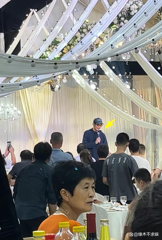 曝金世佳一家3口参加婚礼,儿子神似爸爸,结婚生子时间线疑曝光