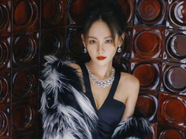 杨颖疑似删除大量负评，粉丝网暴多名热评网友，难怪她会沉默