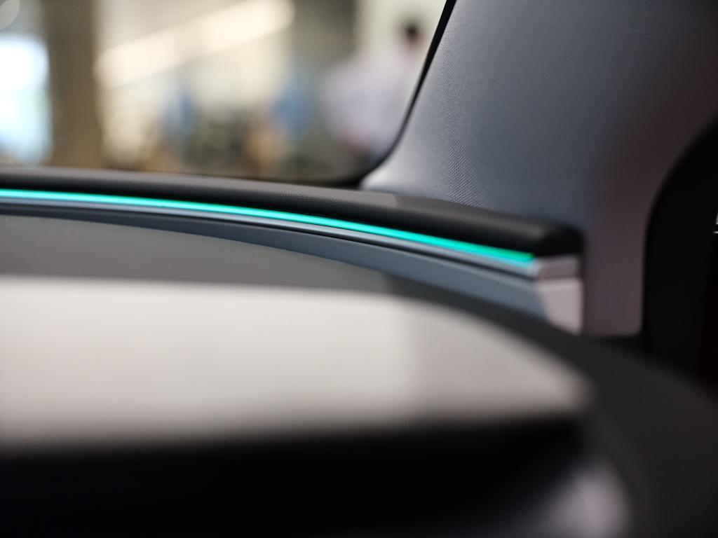 “开箱”特斯拉Model 3焕新版：对Model S的“深度模仿”