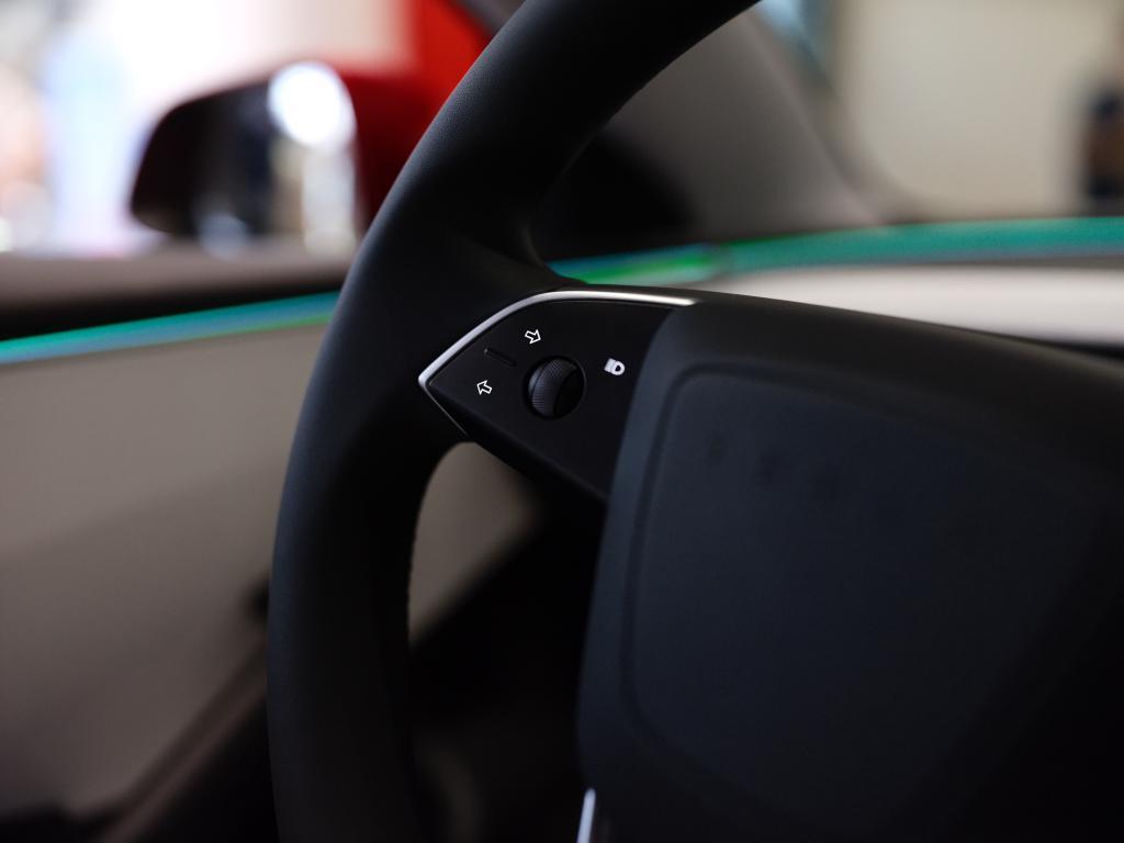 “开箱”特斯拉Model 3焕新版：对Model S的“深度模仿”