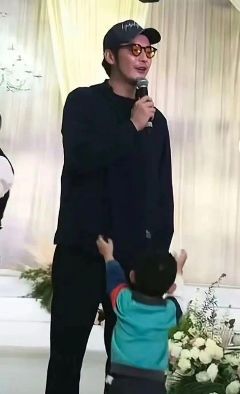 说他隐婚生子？这真不能叫塌房，是结婚的时候没叫你而已！