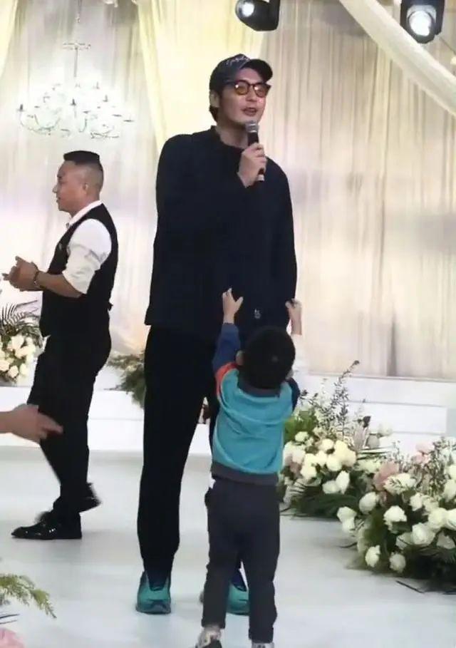 锤了！跟经纪人有个娃，国庆大婚全曝光！