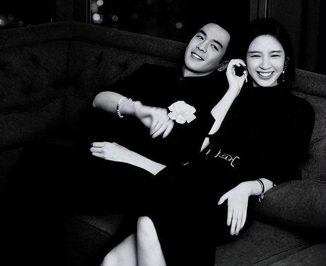 唐艺昕首晒3岁女儿，母女一起做饼干，小公主扎哪吒头超可爱