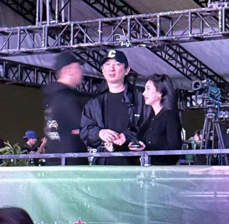 王思聪换新女友！搂美女蹦迪当众亲吻，与前任刚恋爱2月