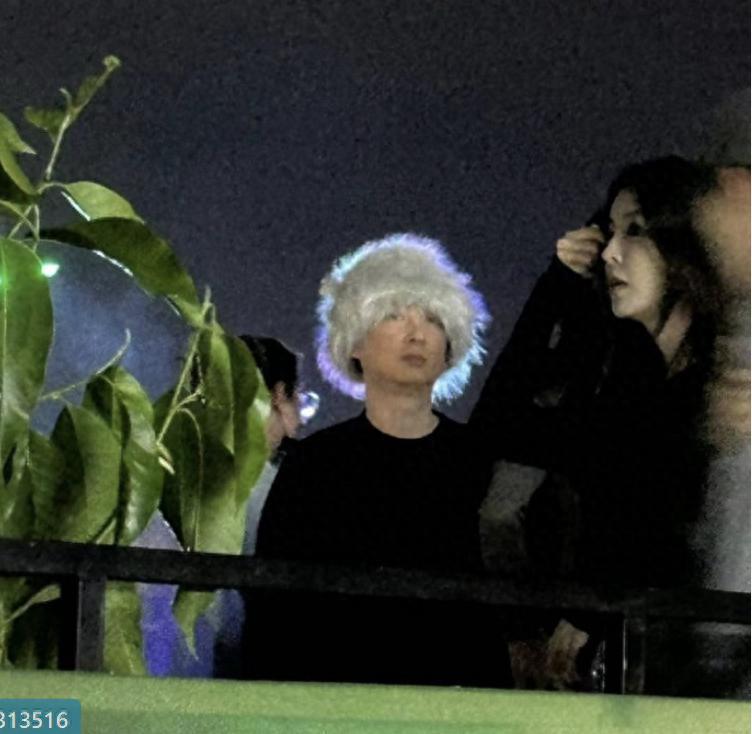 王思聪换新女友！搂美女蹦迪当众亲吻，与前任刚恋爱2月