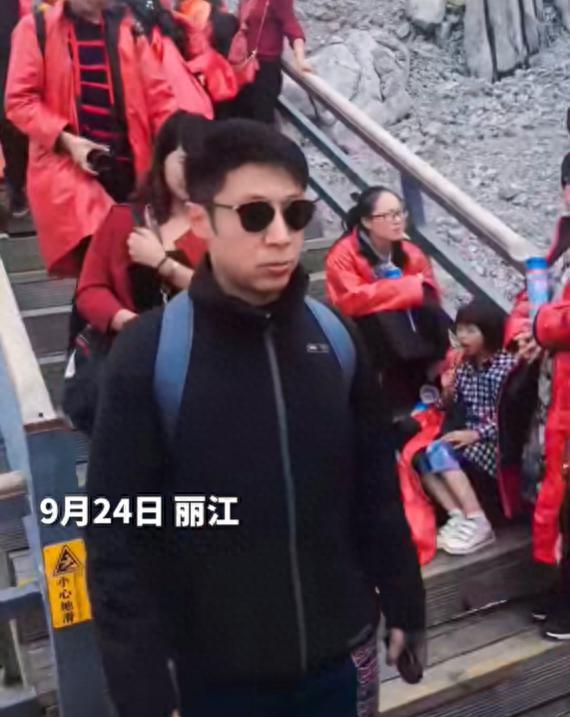 撒贝宁带老婆回沈阳婆家！细心带娃被赞好男人，混血儿调皮颜值高