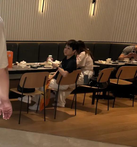 奚梦瑶录综艺受伤，四太紧急回上海带娃