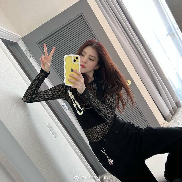 韩素希车银优合体拍广告 并肩听音乐浪漫氛围感满满