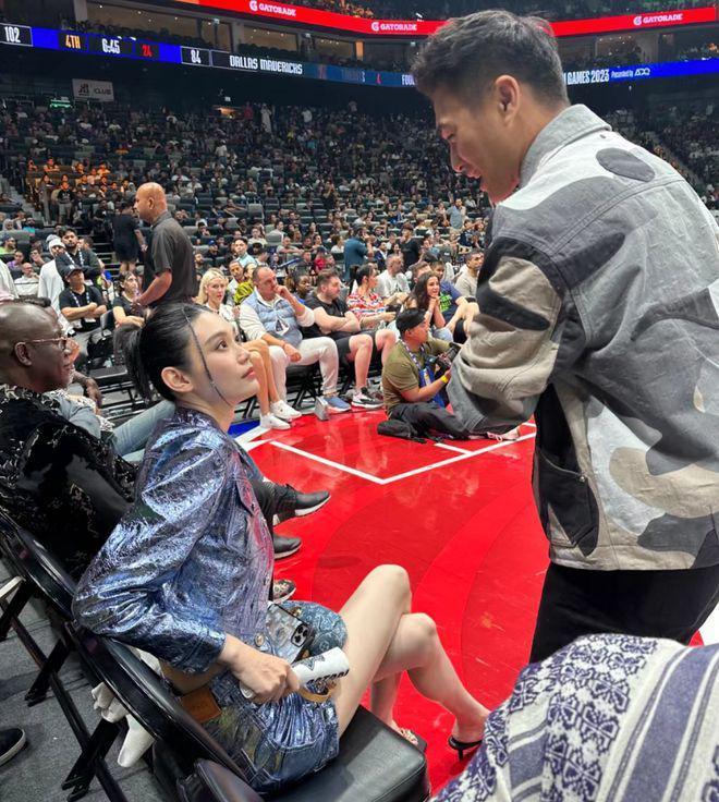 奚梦瑶与丈夫度假被偶遇，两人录视频好恩爱