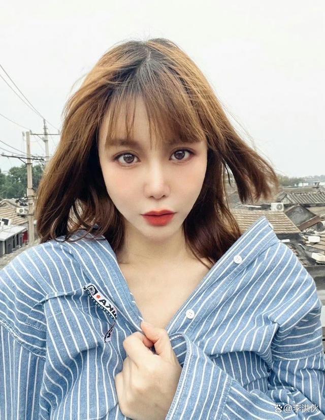 没坐在宝马车里哭，直接卷钱跑路？马诺被丈夫控诉骗钱骗感情