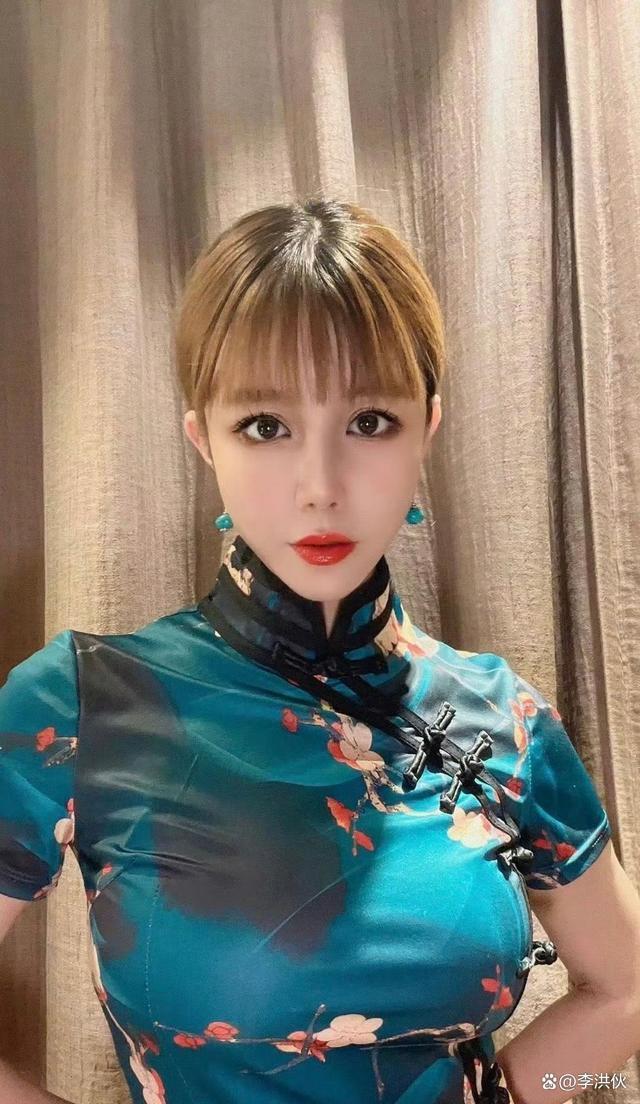 没坐在宝马车里哭，直接卷钱跑路？马诺被丈夫控诉骗钱骗感情